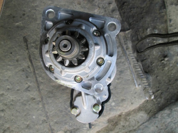 starter_s_reduktorom_12v_42_kvt_11010017_ursus-330_s_povorotnoy_maskoyjpg